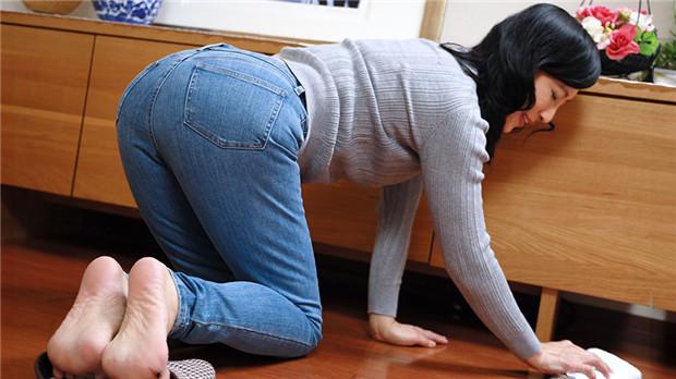 phim sex thủ dam 050124_100-Cô quản gia trong chiếc quần jean bó sát